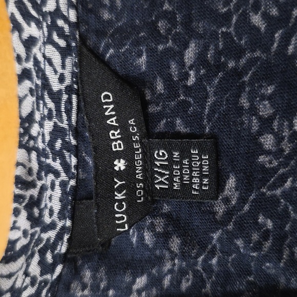 Lucky Brand Navy and White Patterned Blouse. Size 1X - Picture 3 of 7